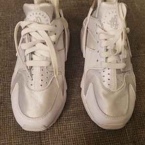 Nike White Low-Top Lace-Up Sneakers Air Huarache Triple White